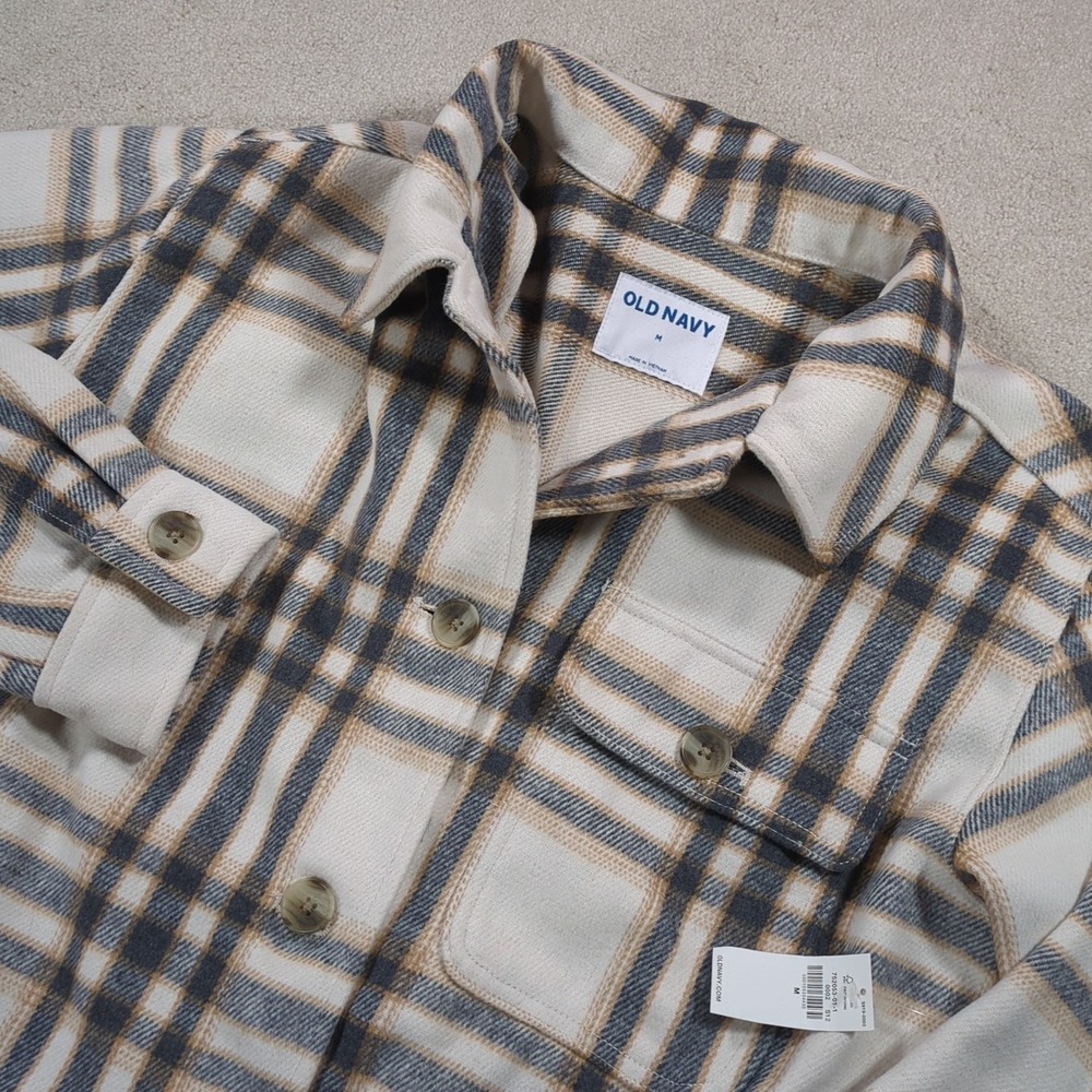 Old Navy Shacket Medium Plaid Cream Buttons‎ Utility Business Casual Preppy
